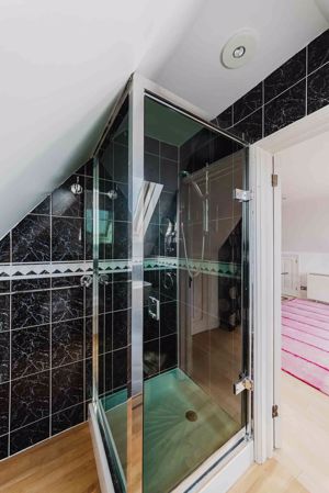 Bed 5 En Suite- click for photo gallery